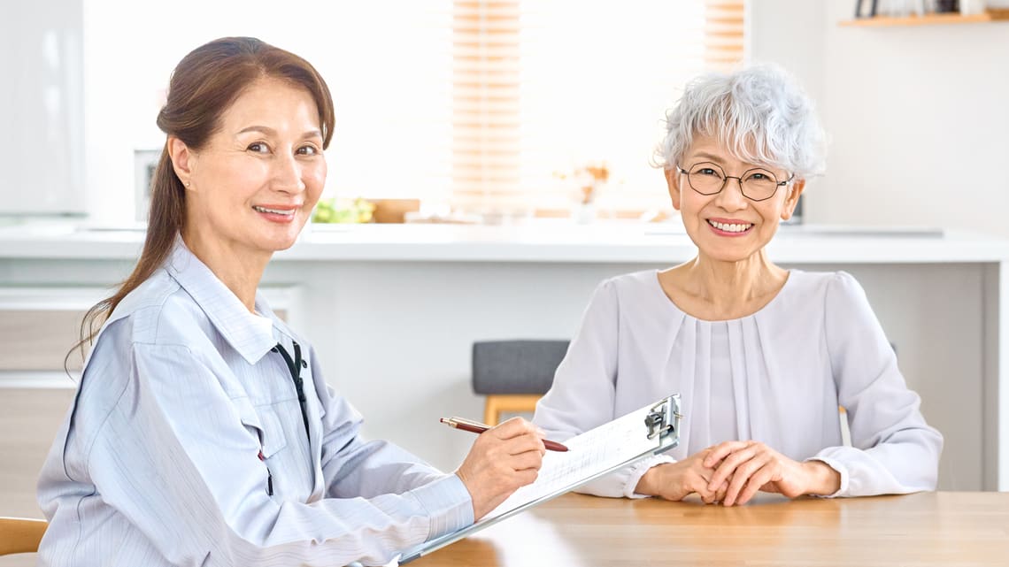 相談窓口で話を聞いてもらうイメージ