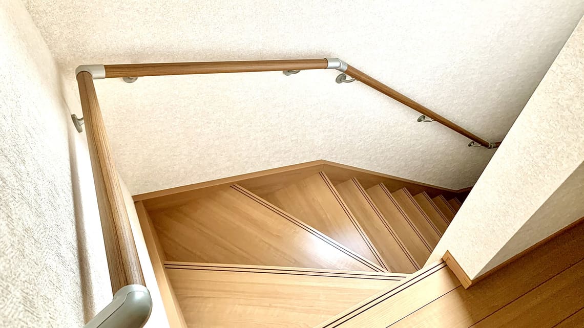 手すりのある階段のイメージ